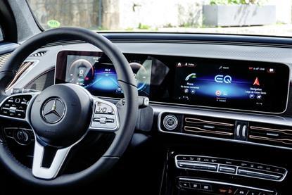 cdn-screens-mercedes-eqc