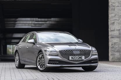 390 Genesis G80 RHD Savile Silver